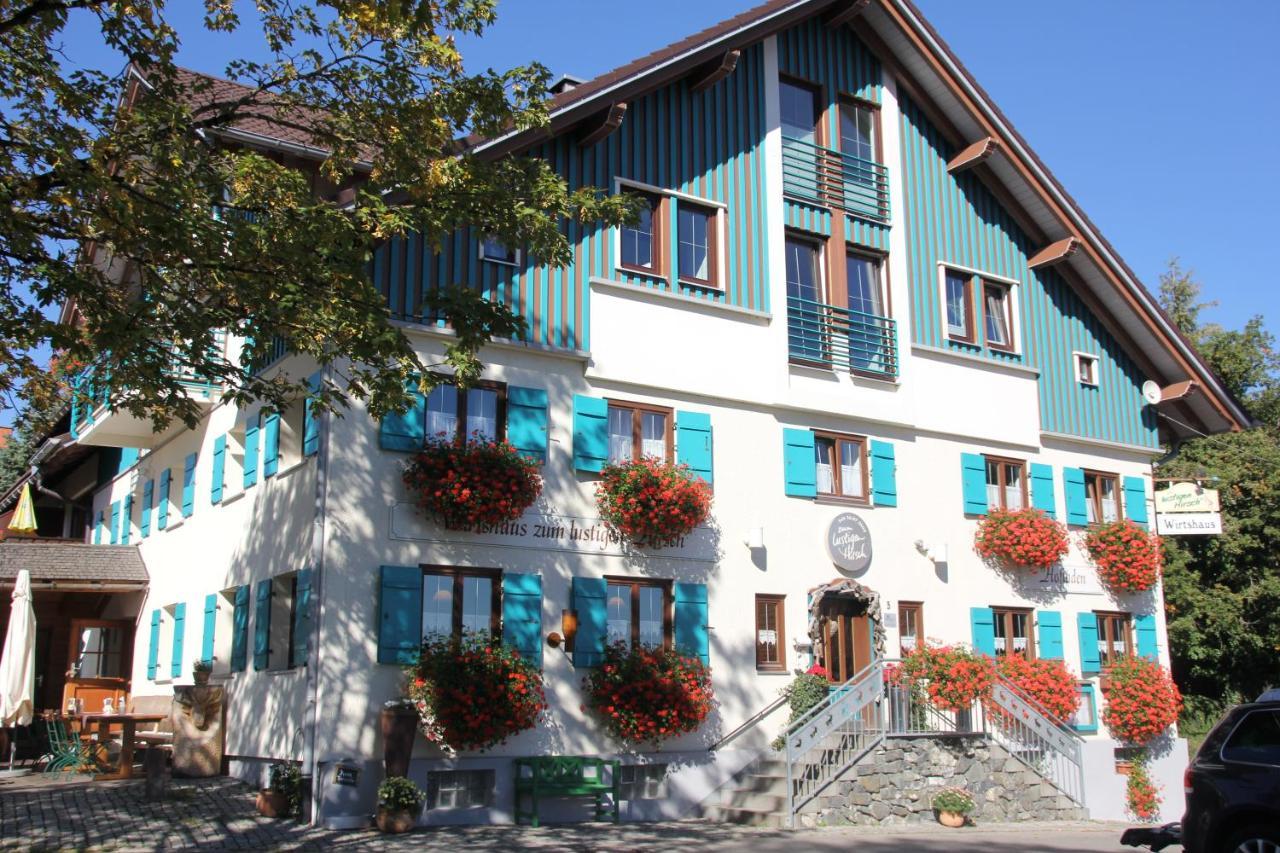 Lustiger Hirsch Akams Exterior foto